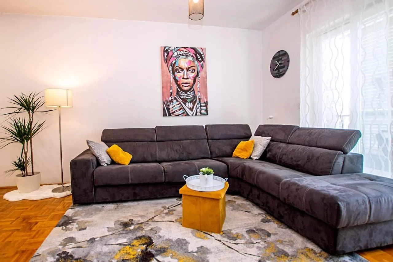 Apartment Jjjの連絡先