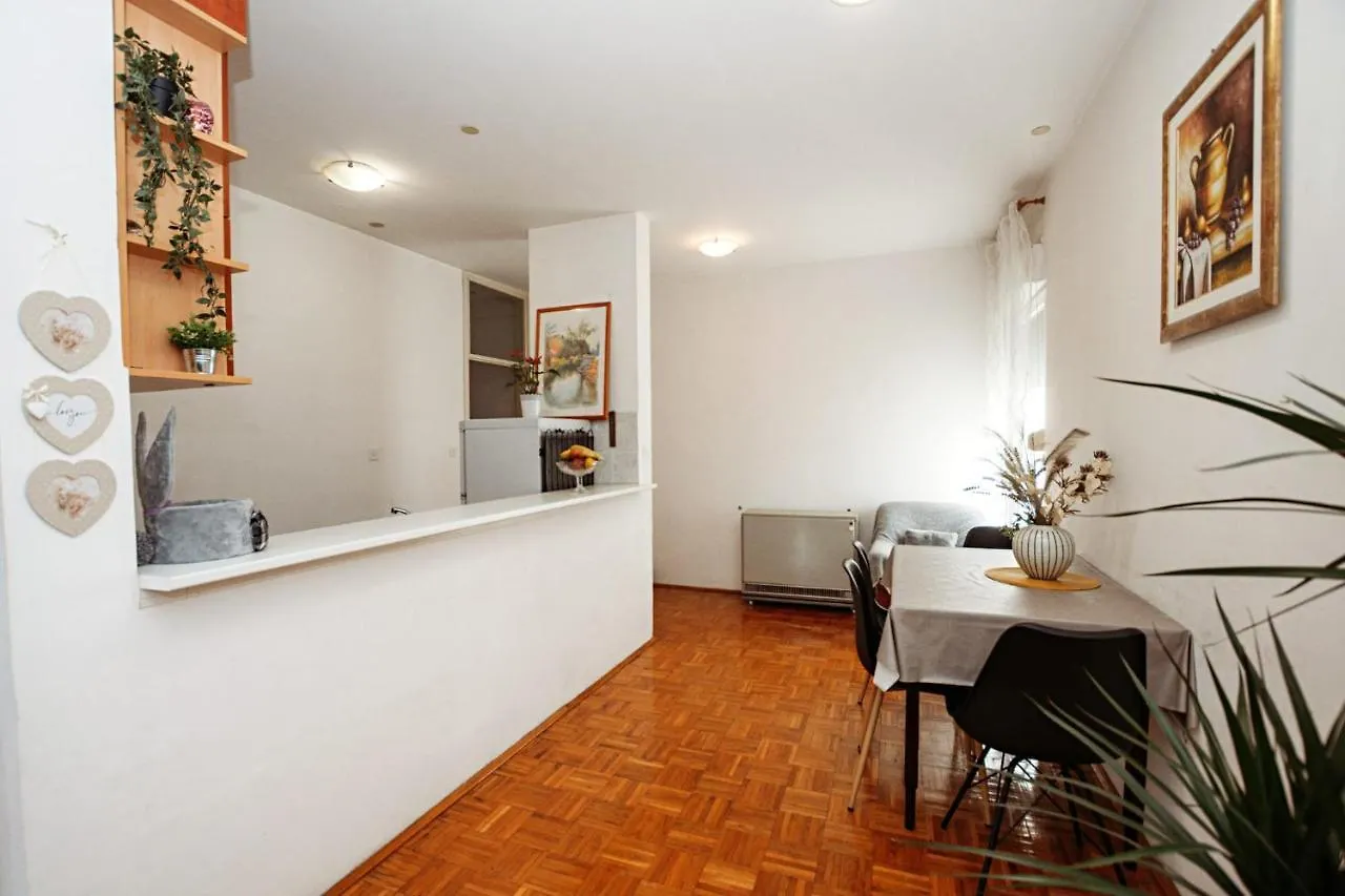Apartment Jjj ザダル